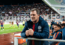 damian ayude entrenador de san lorenzo serio en el banco de suplentes