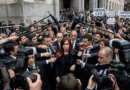 Cristina Kirchner llegando a tribunales de Comodoro Py para declarar