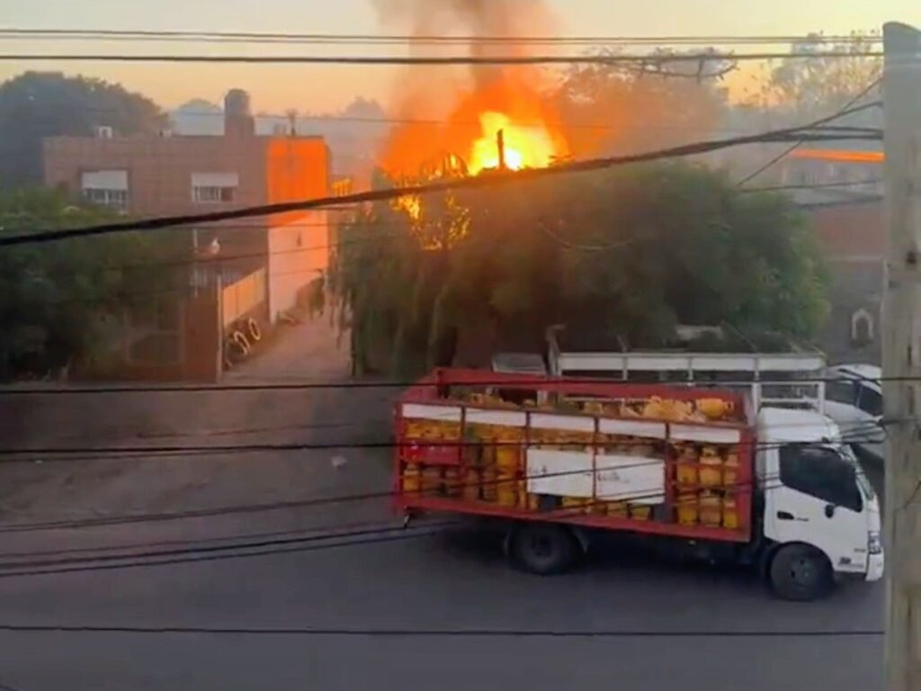 Pánico en Mariano Acosta: garrafas