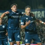 Luciano Gómez convierte el primer gol para Independiente Rivadavia