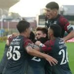 Jugadores de Huracán celebran la clasificación ante Olimpo