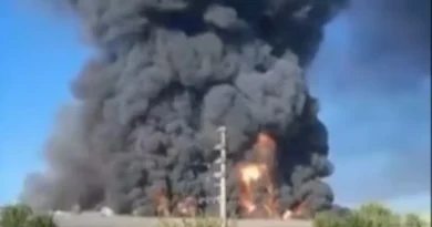 Incendio en depósito de pinturas en Moreno