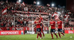 jugadores de Independiente celebrando el empate agónico ante Unión en Avellaneda