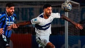 Luis Ingolotti realiza una atajada clave en el triunfo de Atlético Tucumán