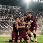 Lanús venció 1-0 a Estudiantes en La Plata con gol de Dylan Aquino por el Torneo Apertura 2026 Dylan Aquino celebra el gol de Lanús ante Estudiantes en el Torneo Apertura 2026