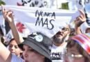 Marcha por el Día de la Memoria en Buenos Aires con pancartas y manifestantes