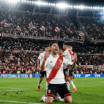 River venció 2-0 a Sarmiento en el debut de Eduardo Coudet como entrenador Sebastián Driussi celebra el gol de River ante Sarmiento