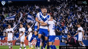 Jugadores de Vélez celebran el gol ante Platense por el Torneo Apertura 2026