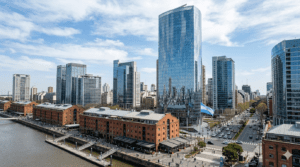 Torre central de YPF en Puerto Madero