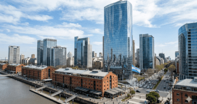 Torre central de YPF en Puerto Madero