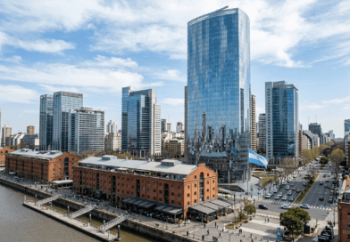 Torre central de YPF en Puerto Madero