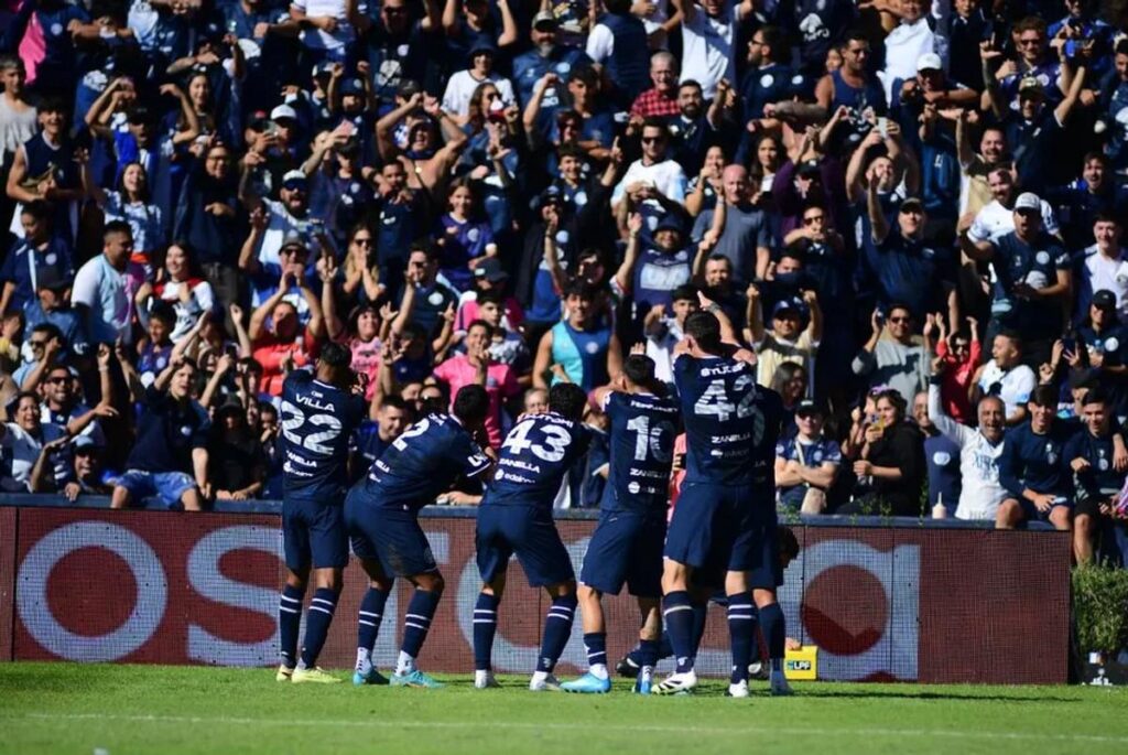 Independiente Rivadavia aplastó 5-1 a Gimnasia y se quedó con el clásico mendocino