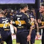 Jugadores de Boca celebran un gol ante Barcelona en la Copa Libertadores