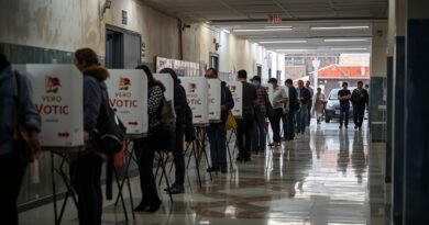 Ciudadanos votando durante las elecciones generales en Perú 2026