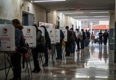 Ciudadanos votando durante las elecciones generales en Perú 2026