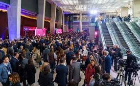 Empresarios y funcionarios durante una conferencia económica en Buenos Aires
