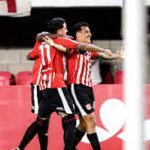 El Pincha se hizo fuerte en La Plata y sumó su primera victoria en la fase de grupos Jugadores de Estudiantes celebran un gol ante Cusco FC por la Libertadores 2026