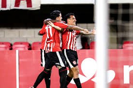 Jugadores de Estudiantes celebran un gol ante Cusco FC por la Libertadores 2026