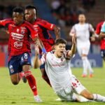 Estudiantes debutó con empate en Colombia