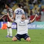 Jugadores de Independiente Rivadavia celebran un gol