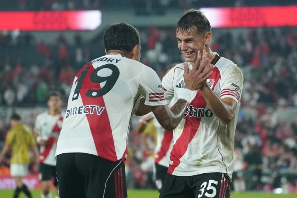Con un cierre contundente, River derrotó a Aldosivi y sumó puntos clave