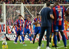 Jugadores de San Lorenzo celebran el gol ante Estudiantes en el Apertura 2026