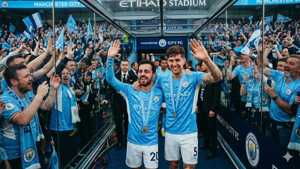Bernardo Silva y John Stones se despidieron del Manchester City