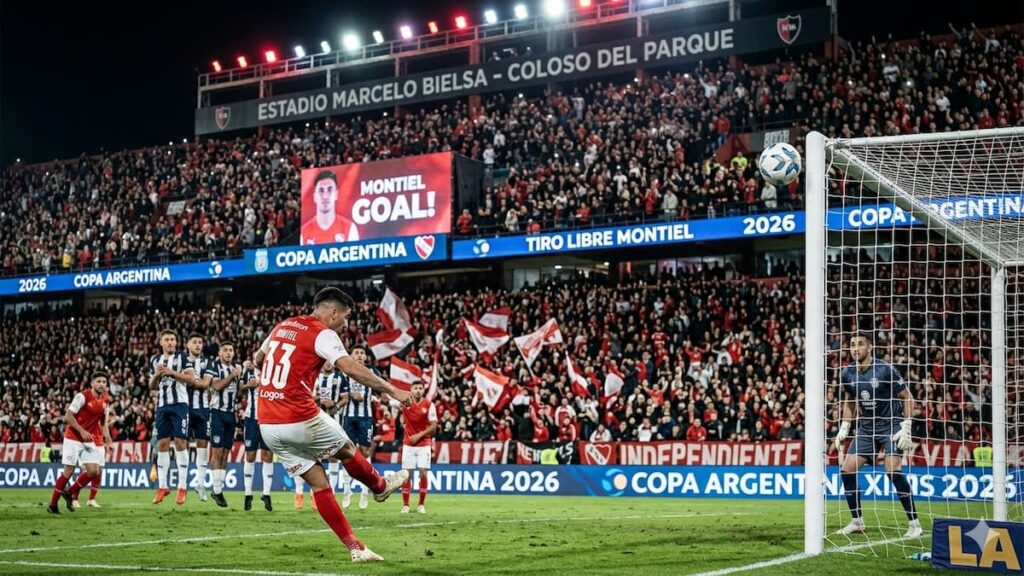 Santiago Montiel convirtió un golazo de tiro libre para Independiente