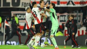 River derrotó a San Lorenzo por 4-3
