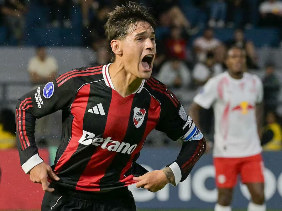 Gol de River ante Bragantino en Brasil