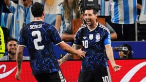 Lionel Messi celebra el tercer gol de Argentina ante Jordania.