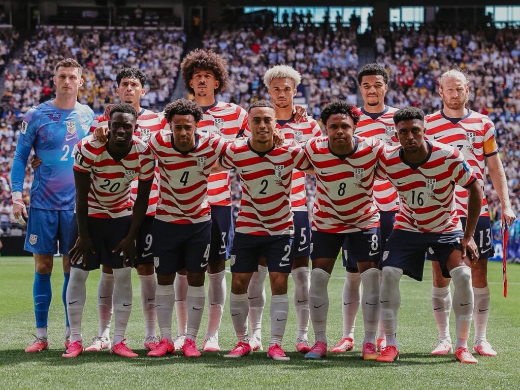 Estados Unidos gana 2-0 a Australia y clasifica a dieciseisavos