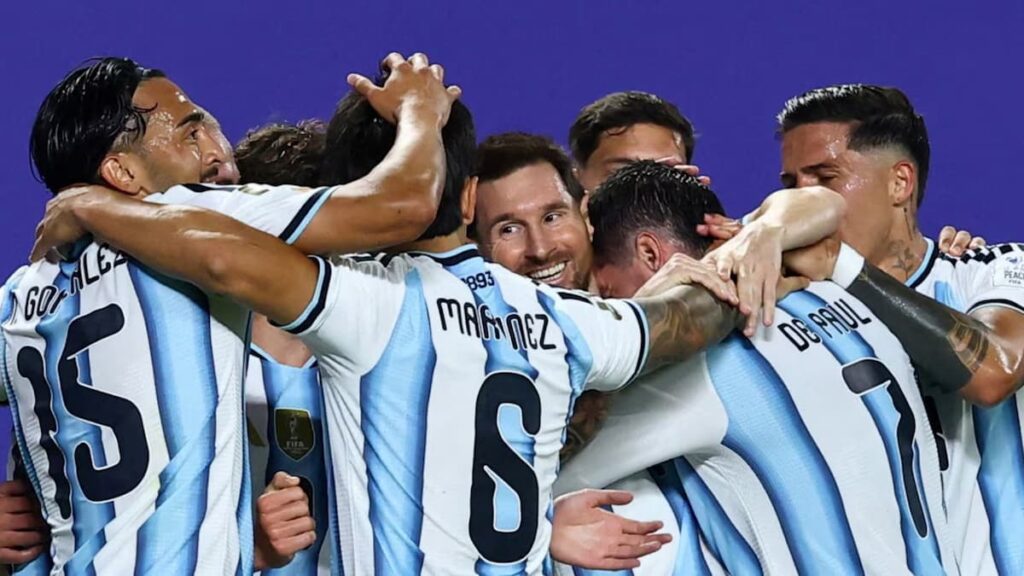 Jugadores argentinos celebran la clasificación