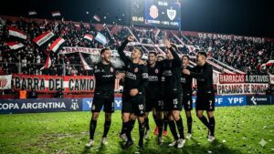 Barracas Central celebra la clasificación a octavos de final de la Copa Argentina
