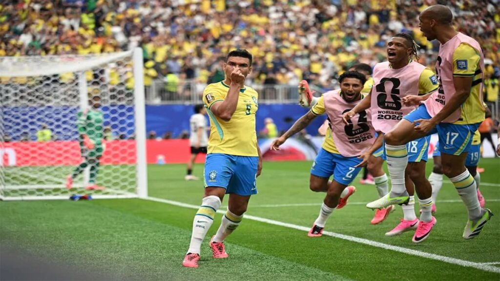 Casemiro celebra el empate de Brasil.