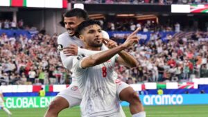 Nueva Zelanda sorprendió a Irán y le arrebató una victoria que parecía segura - Tim Payne ya tendría nuevo destino tras el Mundial Elijah Just celebra uno de sus goles ante Irán