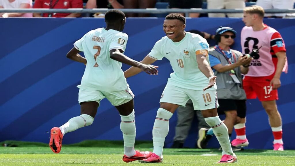 Francia celebra el primer puesto del Grupo I.