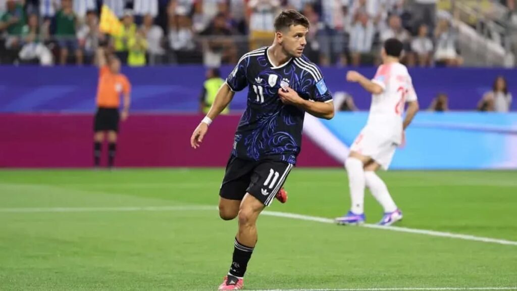 Giovani Lo Celso celebra el primer gol de Argentina.