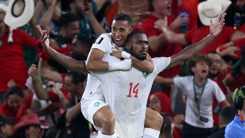 Issa Diop celebra el empate de Marruecos.