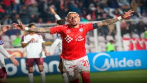 Cienciano derrotó 4-0 a Lanús y selló su clasificación