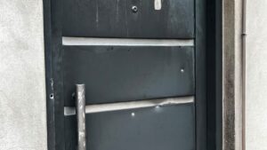 En venganza, atacaron a tiros e intentaron incendiar la casa