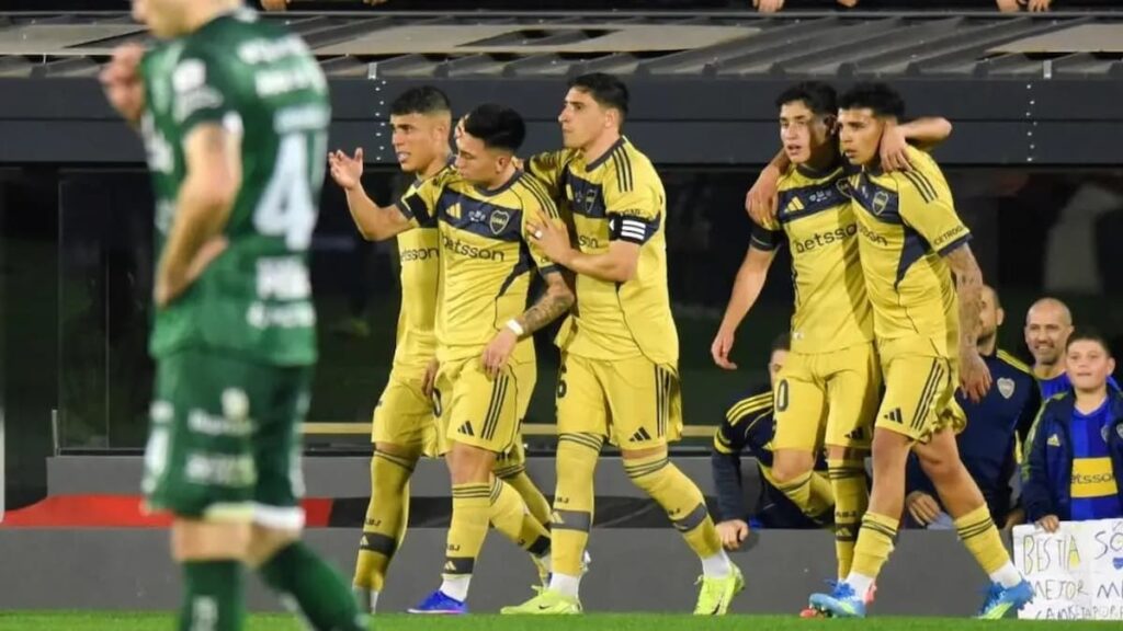 Alan Velasco celebra el primer gol de Boca.