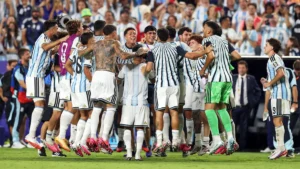 Jugadores de la Selección argentina celebran la clasificación a semifinales del Mundial 2026.