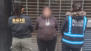 Detuvieron en Buenos Aires la mujer buscada por el homicidio de una jubilada en Córdoba Operativo policial durante la detención de una sospechosa.