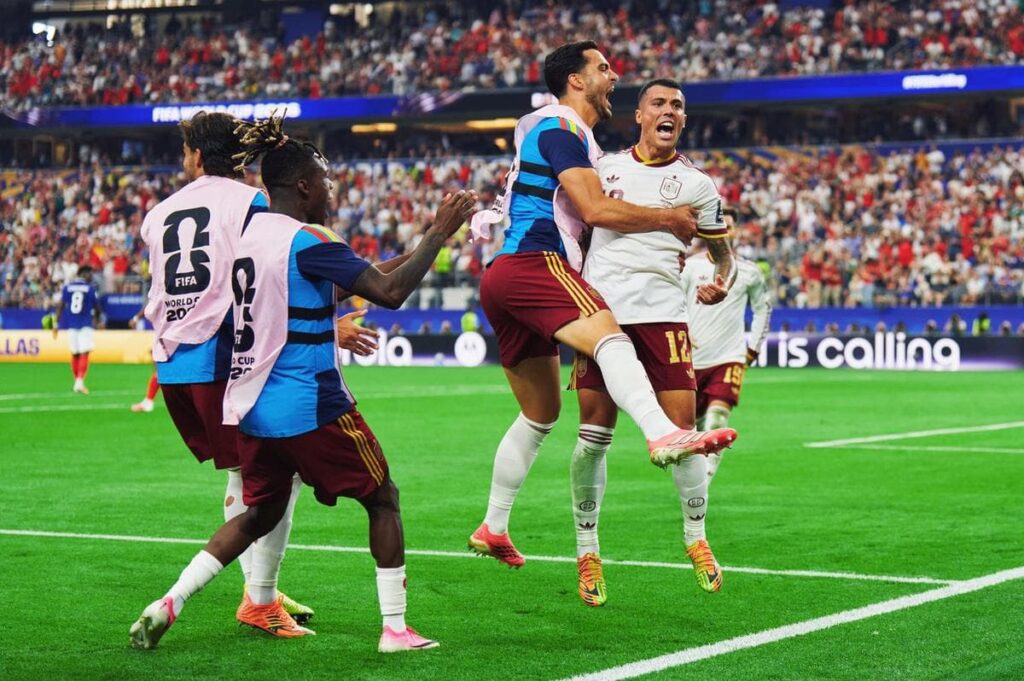 España celebra la clasificación a la final del Mundial 2026.