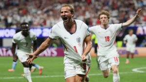 Inglaterra remontó ante RD Congo con un doblete de Kane y avanzó a los octavos Harry Kane celebra un gol con Inglaterra.