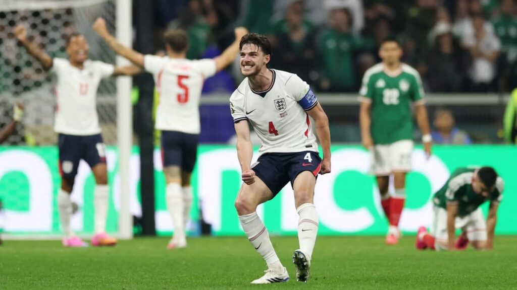 Los jugadores de Inglaterra celebran la clasificación.