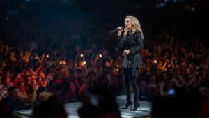 "Confessions II" debuta con fuerza y coloca a Madonna nuevamente en la cima de las listas españolas Madonna durante la presentación de su nuevo álbum.