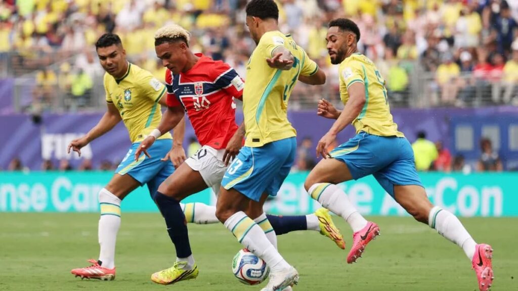 Los jugadores de Noruega celebran la clasificación.