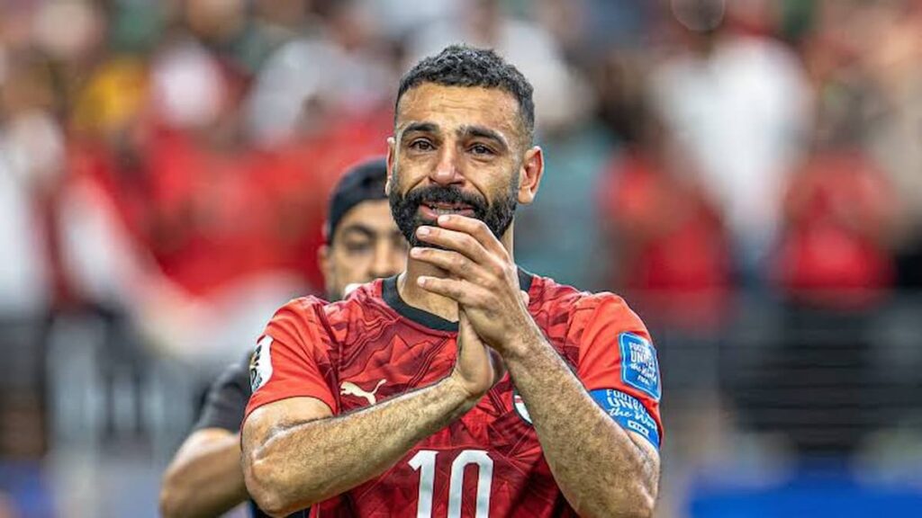 Mohamed Salah ejecuta un penal.